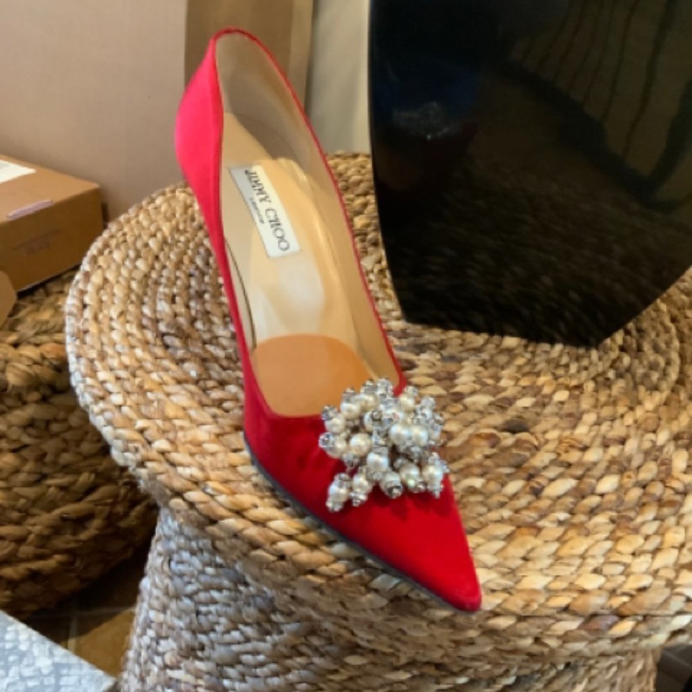 PRE OWNED JIMMY CHOO SATIN PUMP WITH PEARLS SZ 38.5 SHOE
